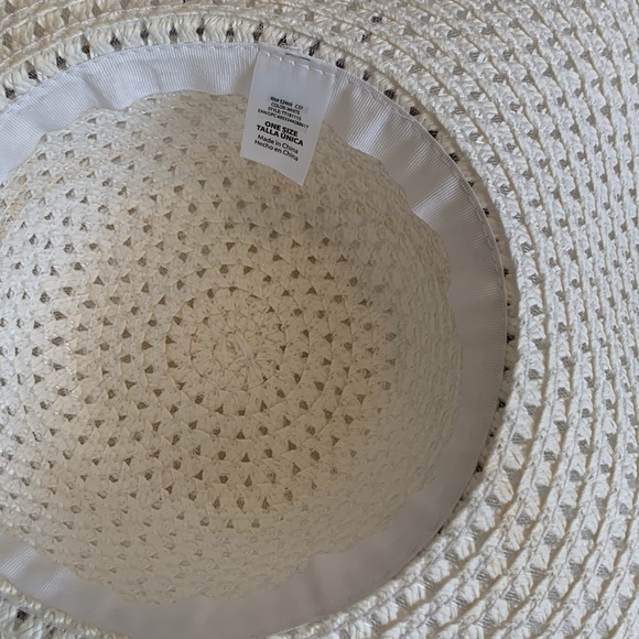 2 Hats - Picture 8 of 9